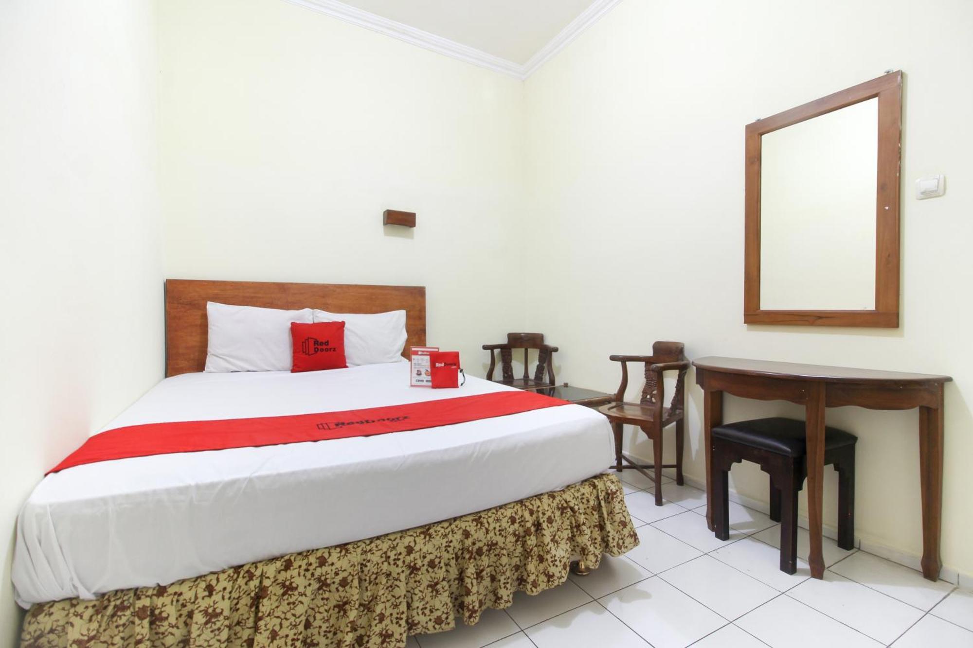 RedDoorz near Kranggan Tugu Jogja Hotel Yogyakarta Bagian luar foto